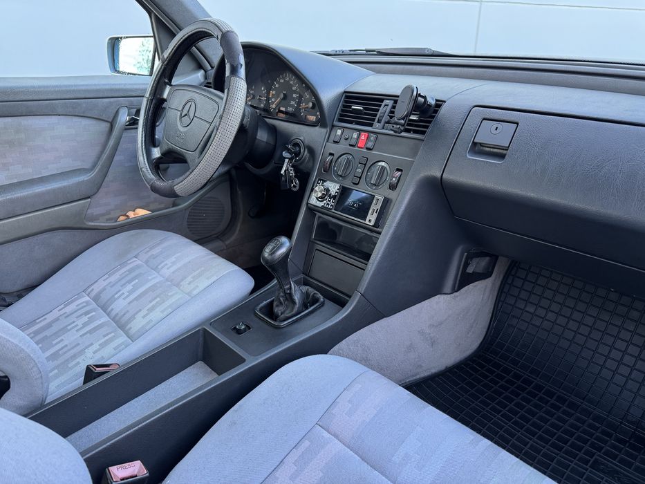 Mercedes-benz c220 D