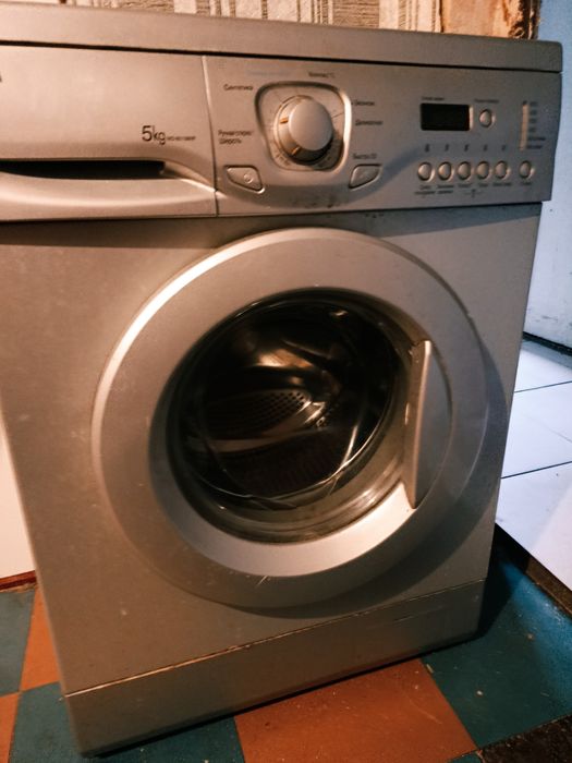 Продам стиральную машину автомат LG  вместимость 5 кг,б.у.Рабочая.