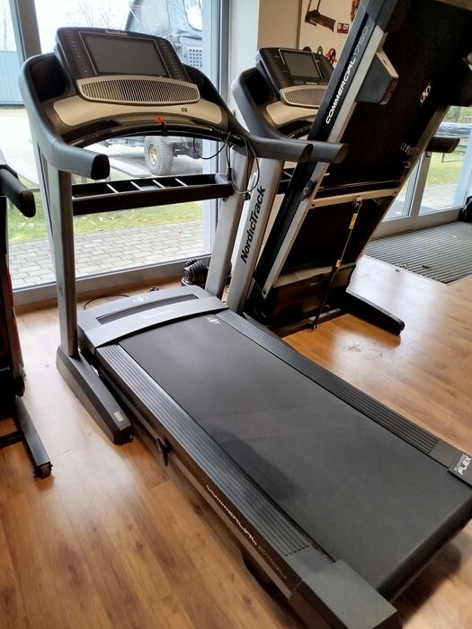 Bieżnia elektryczna Commercial 2450 ekspozycyjna gwarancja dystrybutor