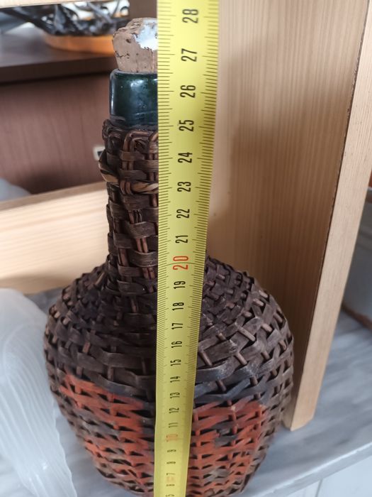 Garrafões pequenos espalhados