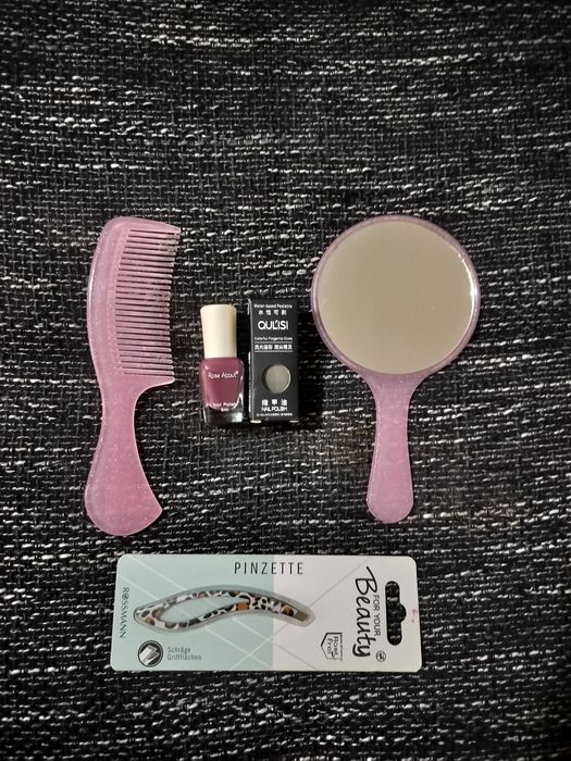 Zestaw: 2x lakier do paznokci, lusterko, grzebień, pęseta