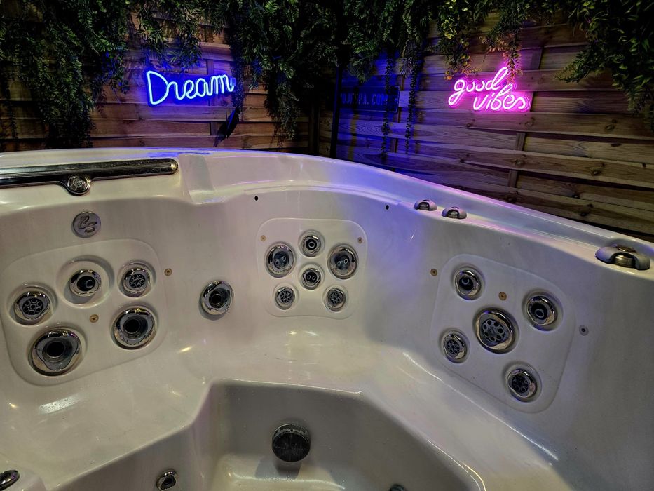Jacuzzi Coastspa Cascade II Balboa ST4 WIFI najwyższa klasa wanny