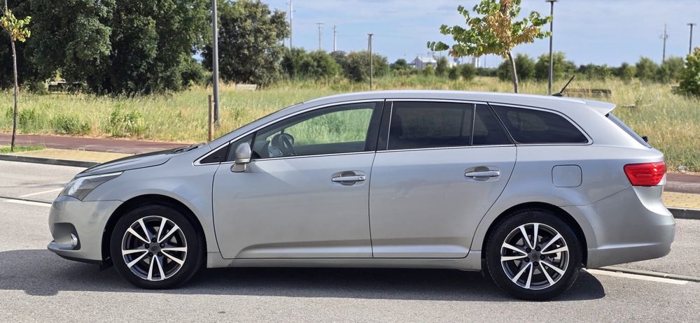 Toyota Avensis SW 2.0 D-4D Ano 2013 a diesel