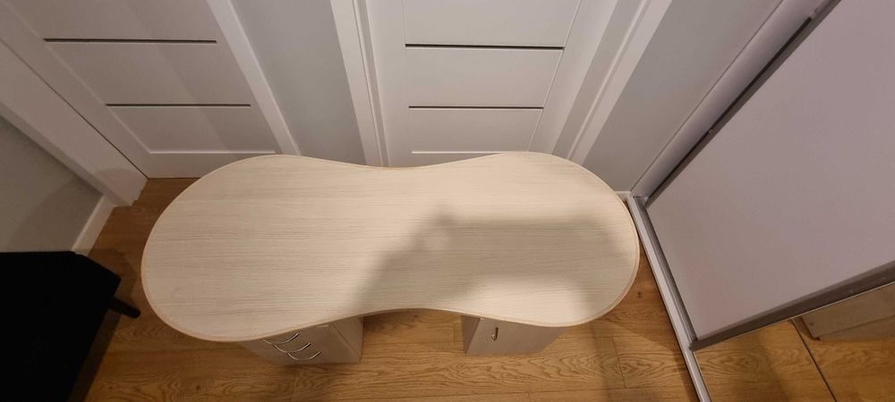 Stolik/biurko kosmetyczne do manicure