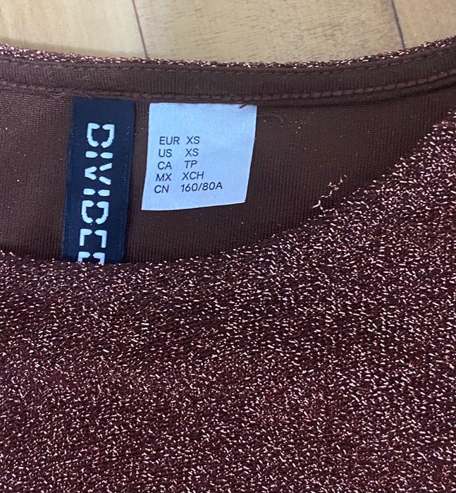 Сукня жіноча з вирізом