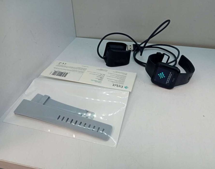 Smartwatch Fitbit Versa czarny