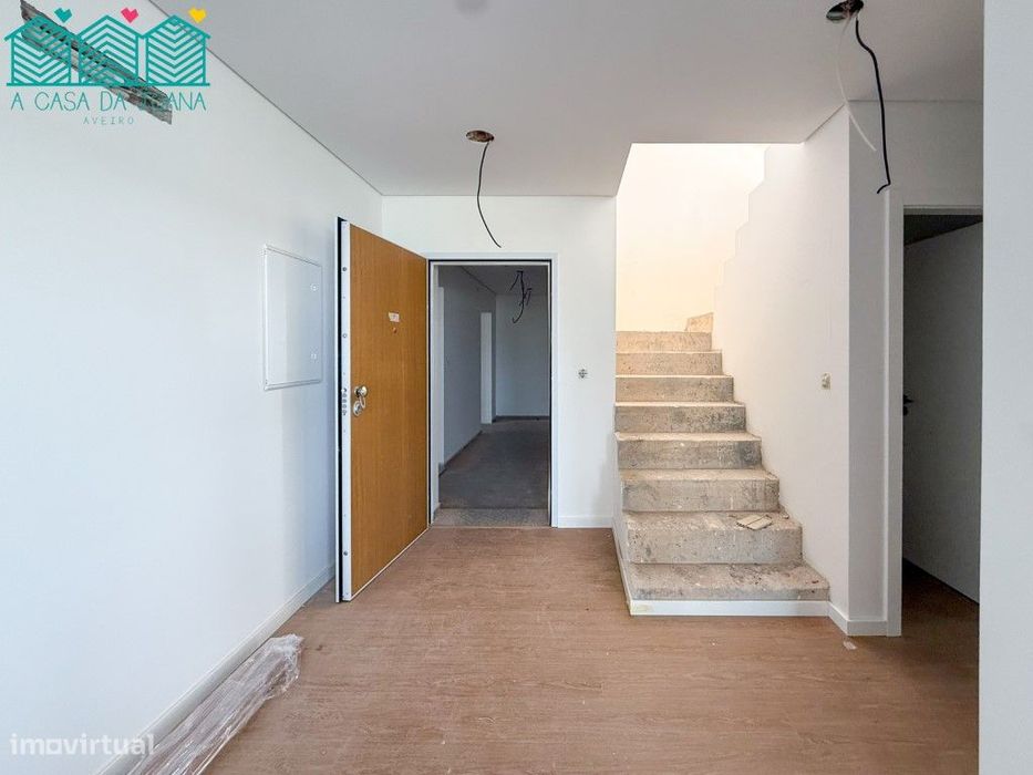 Apartamento T3 com Lugares de Garagem em Esgueira