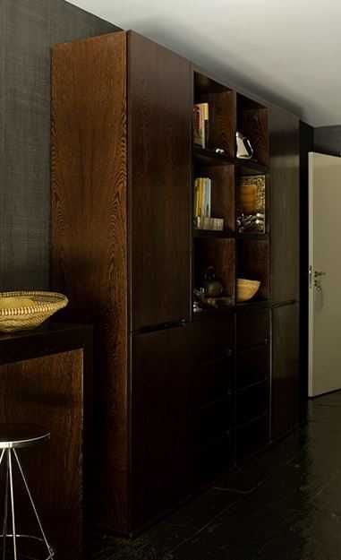 Movel de sala ou cozinha - madeira castanha