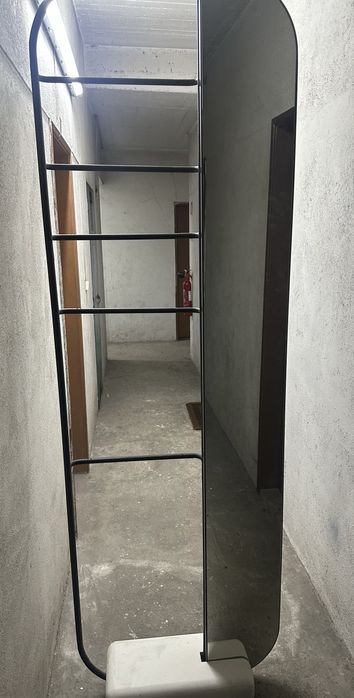 Vendo espelho com barras laterais