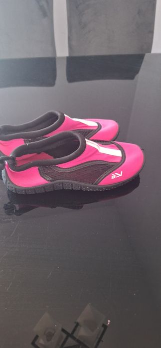 Buty dziewczęce do pływania 33 rozmiar