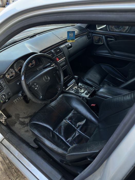 Mercedes w210 4.3  2001 рік