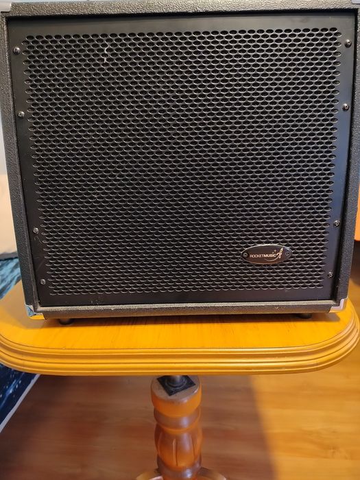 Używany wzmacniacz bwbasowy Rocket Music 60 Wat w bardzo dobrym stanie