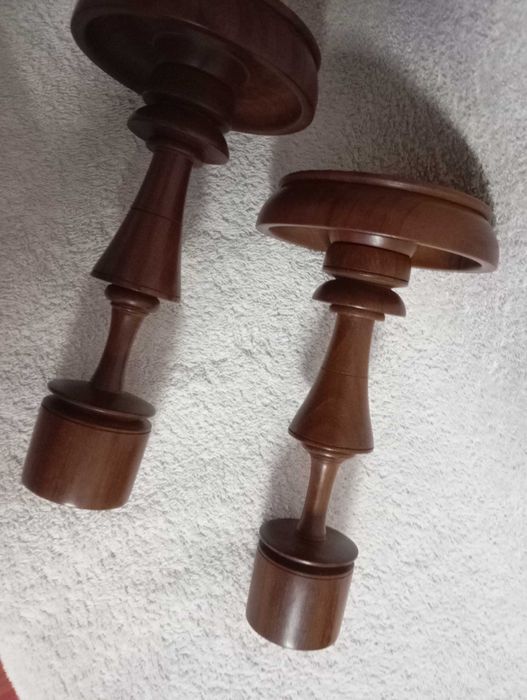conjunto de 2 castiçais de madeira