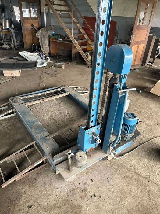 Авто підйомник ножничного типу на 1.5 т