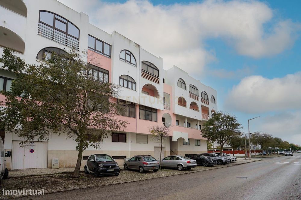 T2 com Garagem na Costa da Caparica – Conforto, Espaço e Excelente Loc