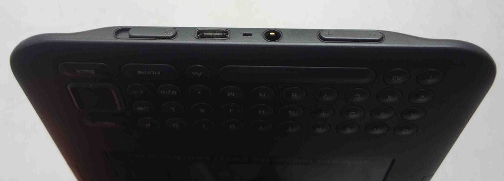 Электронная книга Amazon Kindle D00901 с чехлом