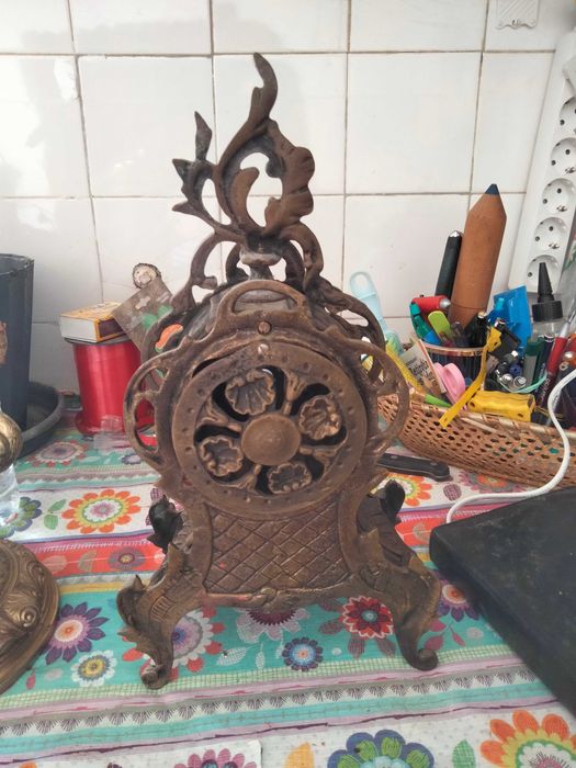 Relogio Antigo  de Mesa em Latão