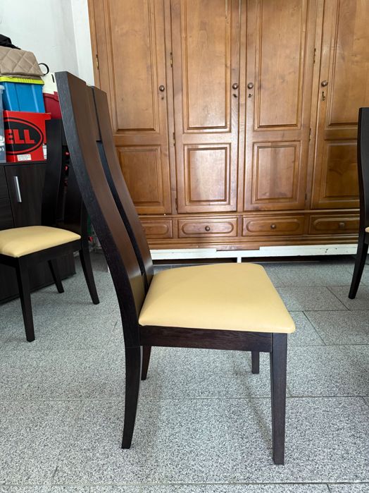 6 Cadeiras de madeira