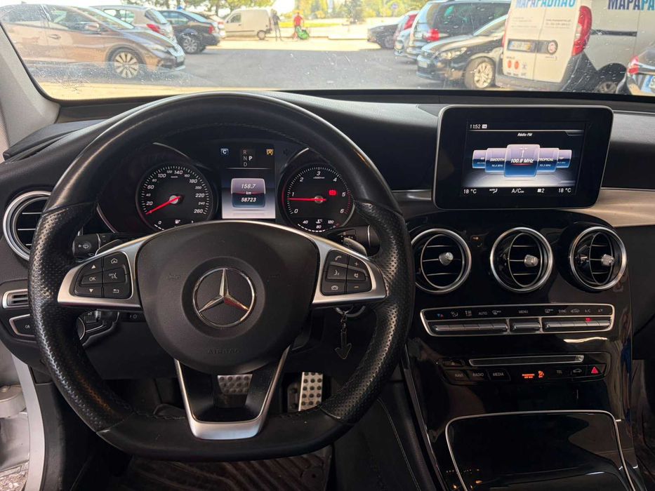 Mercedes-Benz GLC 220d 4 Matic - AMG Line - Jantes de 19" Polegadas.