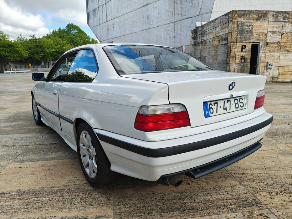 BMW 318 is coupé