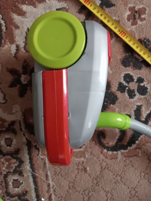 Пилосос детский на батарейках. Состояние рабочее.
