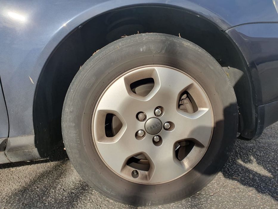 Vendo 4 Jantes 15  e 4 Pneus  205/60R15