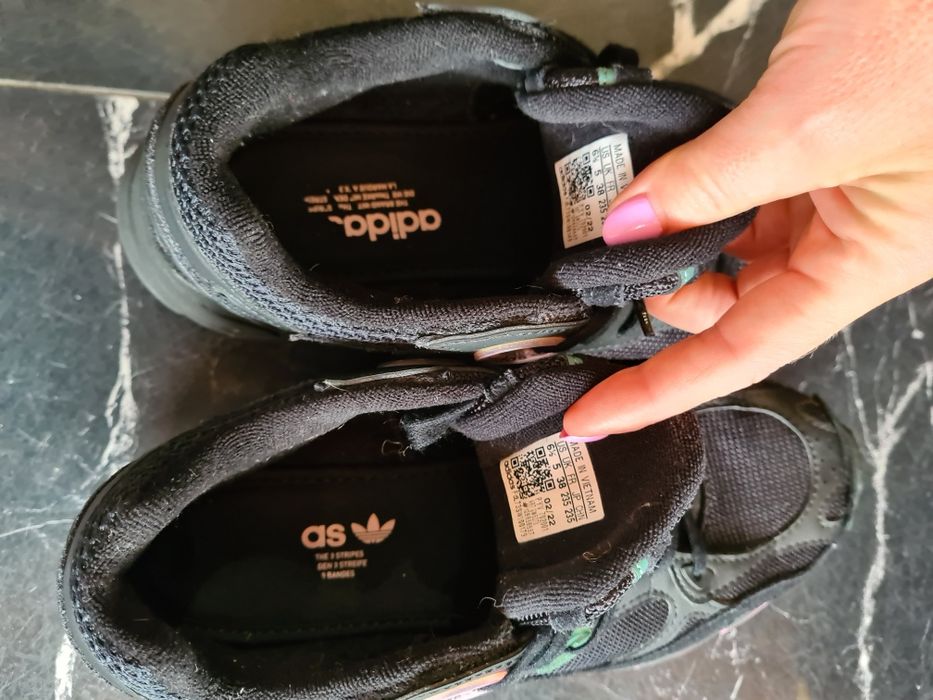 Adidas astir black