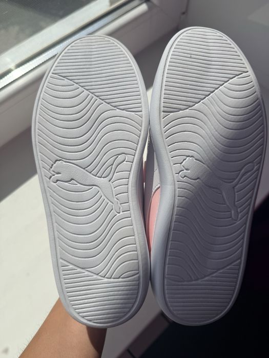 НОВІ дитячі шкіряні кросівки Puma 35 розмір, 22,5 см