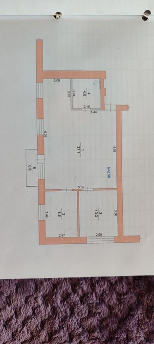 Продається трикімнатна квартира