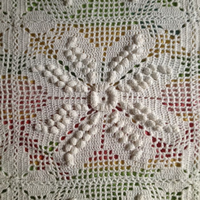 colcha em croché feita à mão