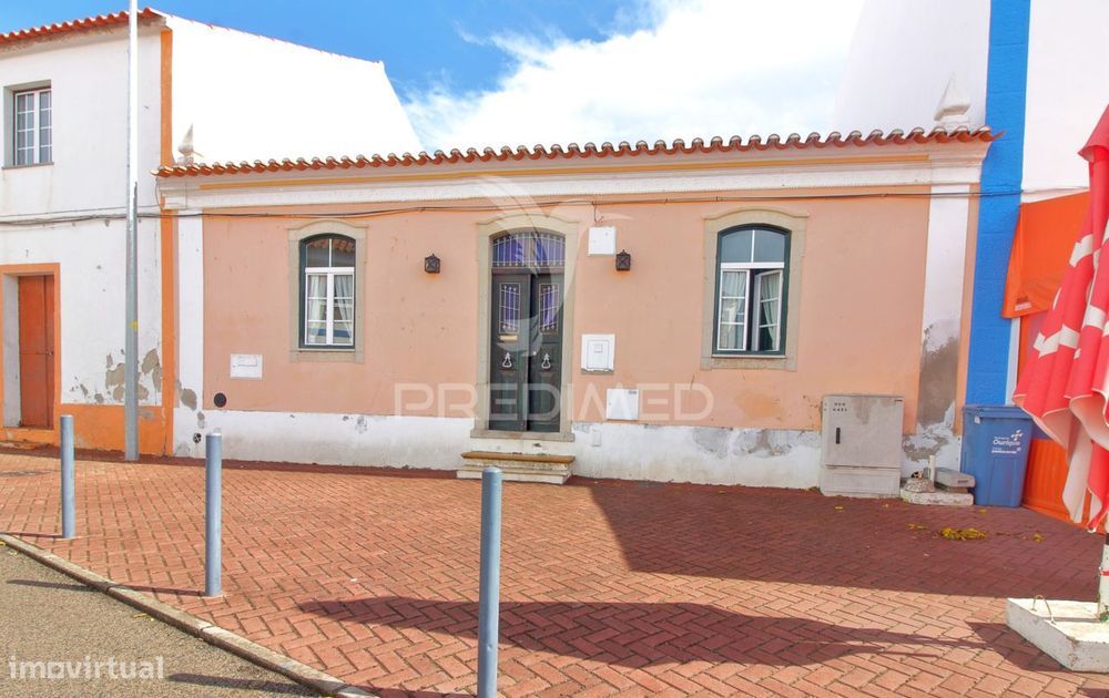 Moradia com 3 quartos e quintal em Garvão