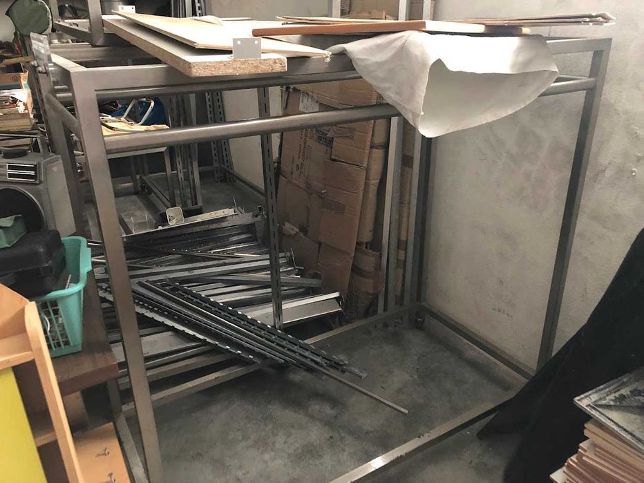 Móvel de loja para exposição da roupa