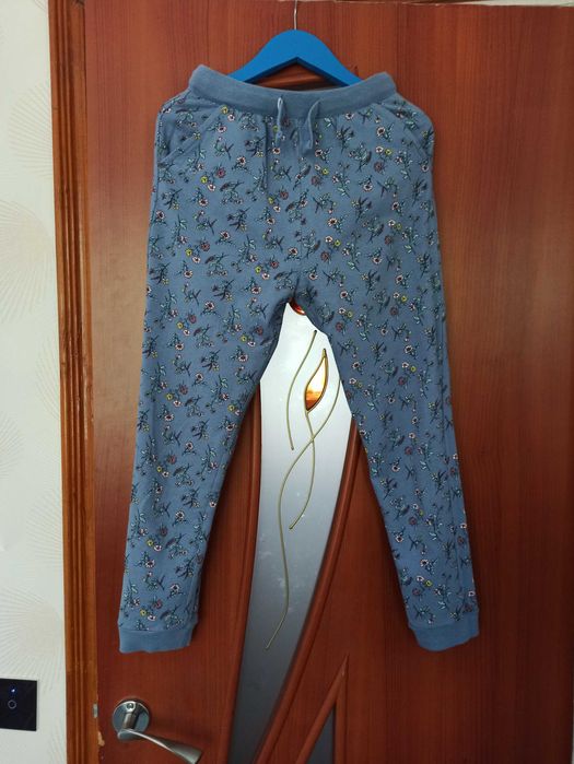 Спортивний костюм для дівчинки. Зріст 134см.