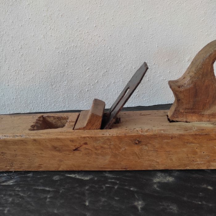 Antiguidades. Objectos de carpintaria com história