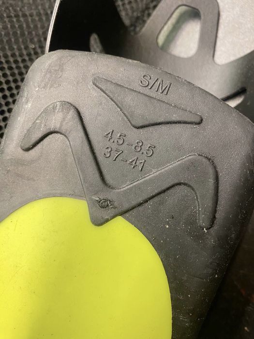 Ласті. Гарний стан. У використанні були 1 день. S/M розмір 37-41.