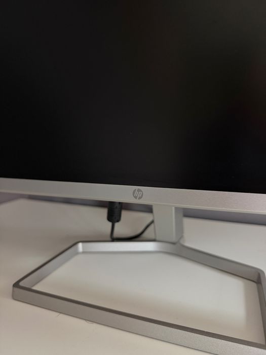 Monitor hp M24f używany