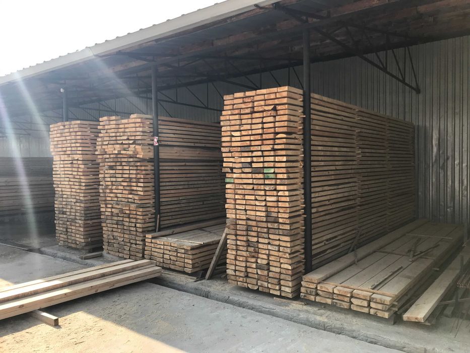 Пиломатериали з Закарпаття з сосни. Брус, дошка, рейка, доставка.