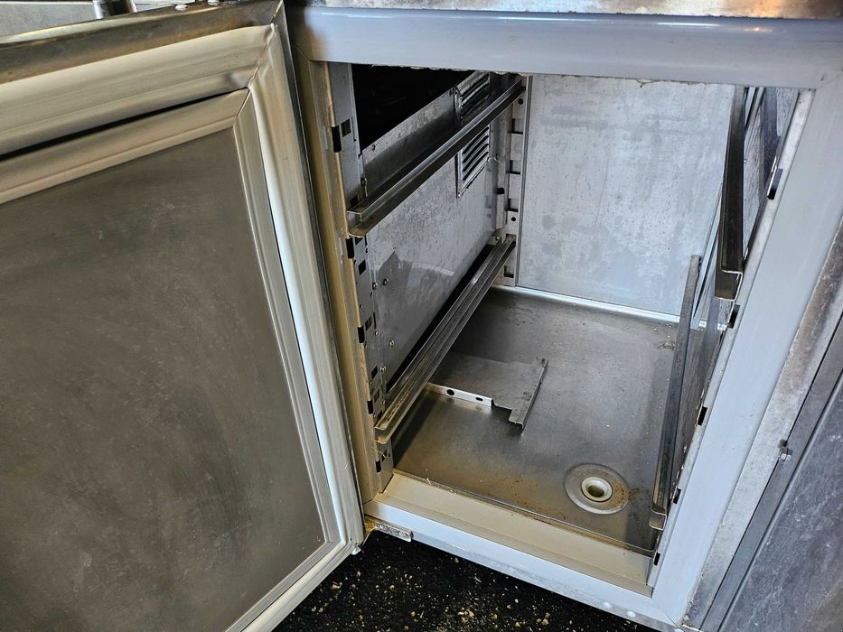 Saladette com mesa de trabalho