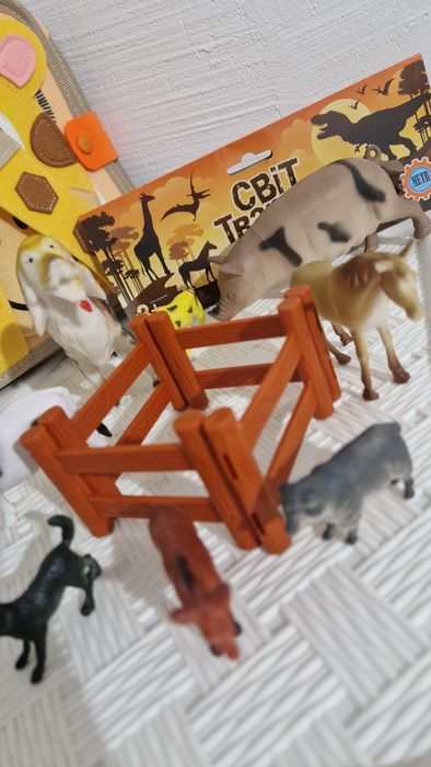 Фігурки свійських тварин (великі і малі)