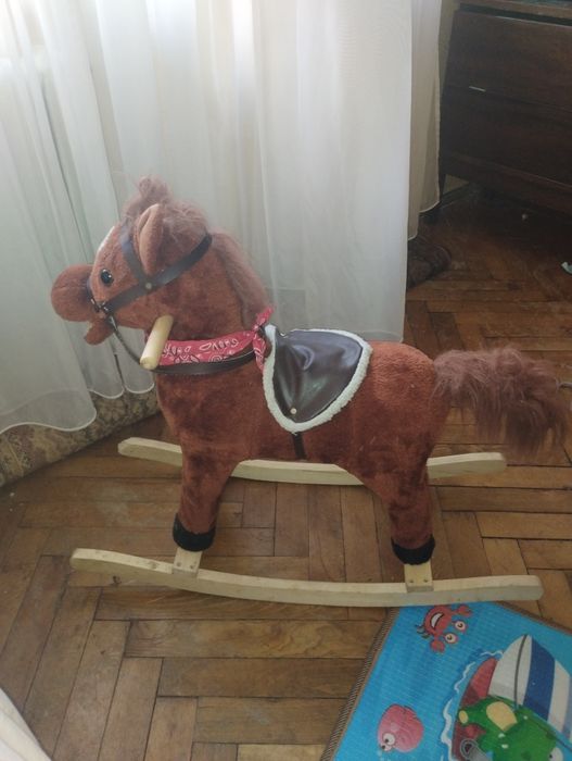 Продам лошадь качалку