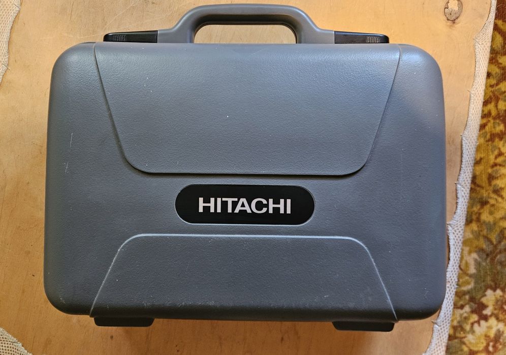 Вінтажна відеокамера hitachi vm-2780e