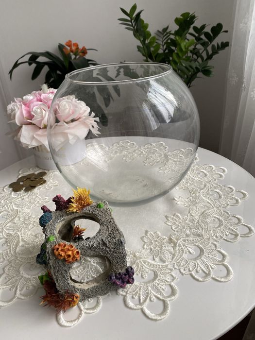 Круглий акваріум на 9 літрів, декорації в акваріум