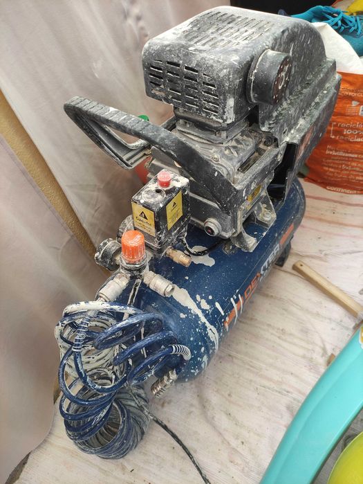 Compresor 8 bar Dexter 2.5 hp 24l a funcionár