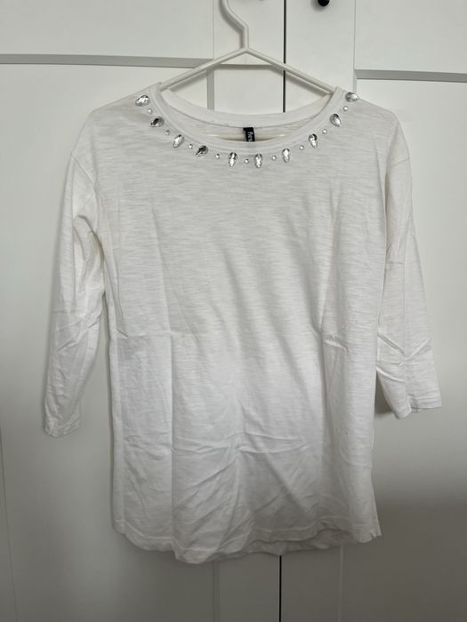 Biała bluzka z rekawem 3/4 i celinami