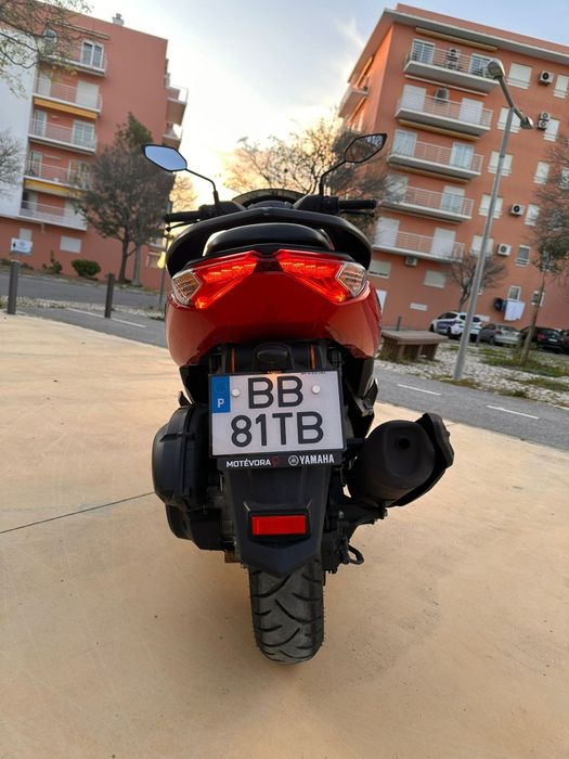 Yamaha Nmax 125   15 mil km's
