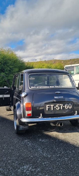 Carro clássico Mini 1000