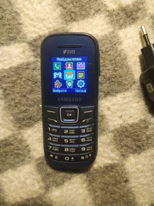 Samsung gt-e1202 телефон кнопочний + зарядка
