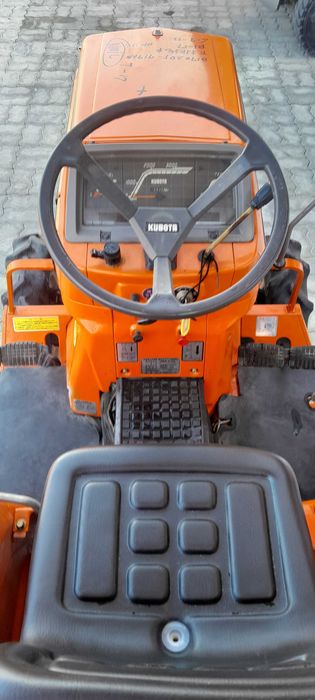 KUBOTA BULTRA B1-17, 4x4 com Capota