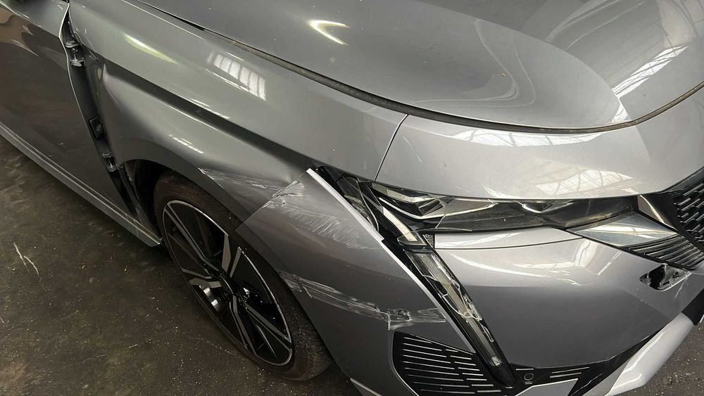 Peugeot 308 III 1.6 Plug-In Hybrid, 2024 - SALVADO - IVA Dedutível