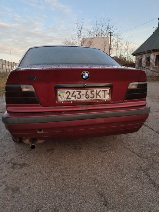 Продам машину BMW E36